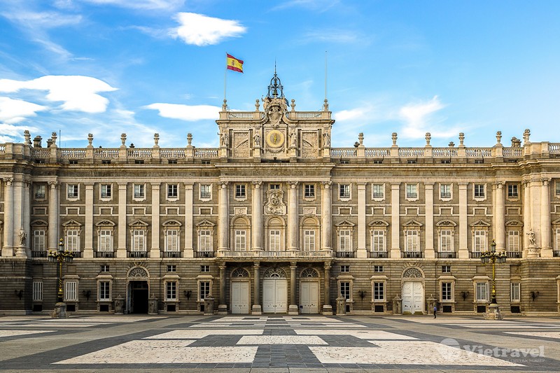 MONTPELLIER – BARCELONA 				 	 (Ăn ba bữa) 	